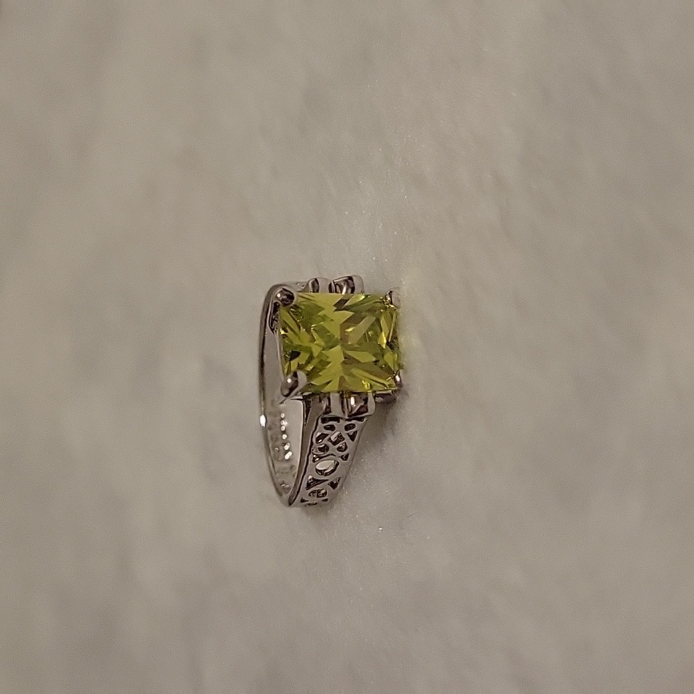 Appletini Retired Lia Sophia Ring